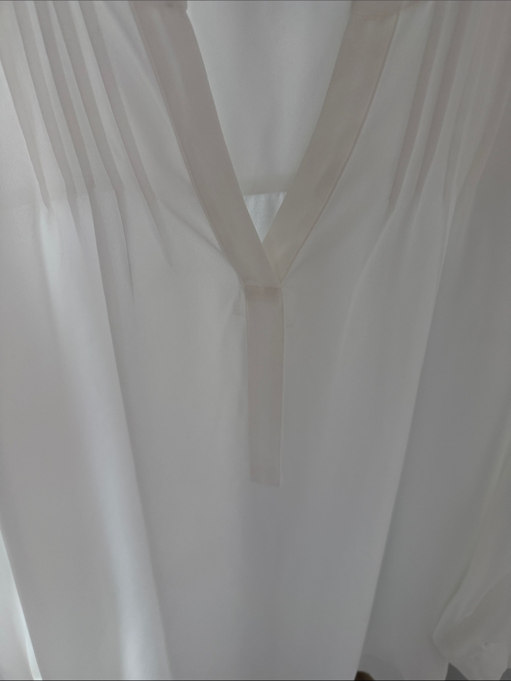 Simply Vera Vera Wang Cream Split V-Neck Blouse - Picture 6 of 8
